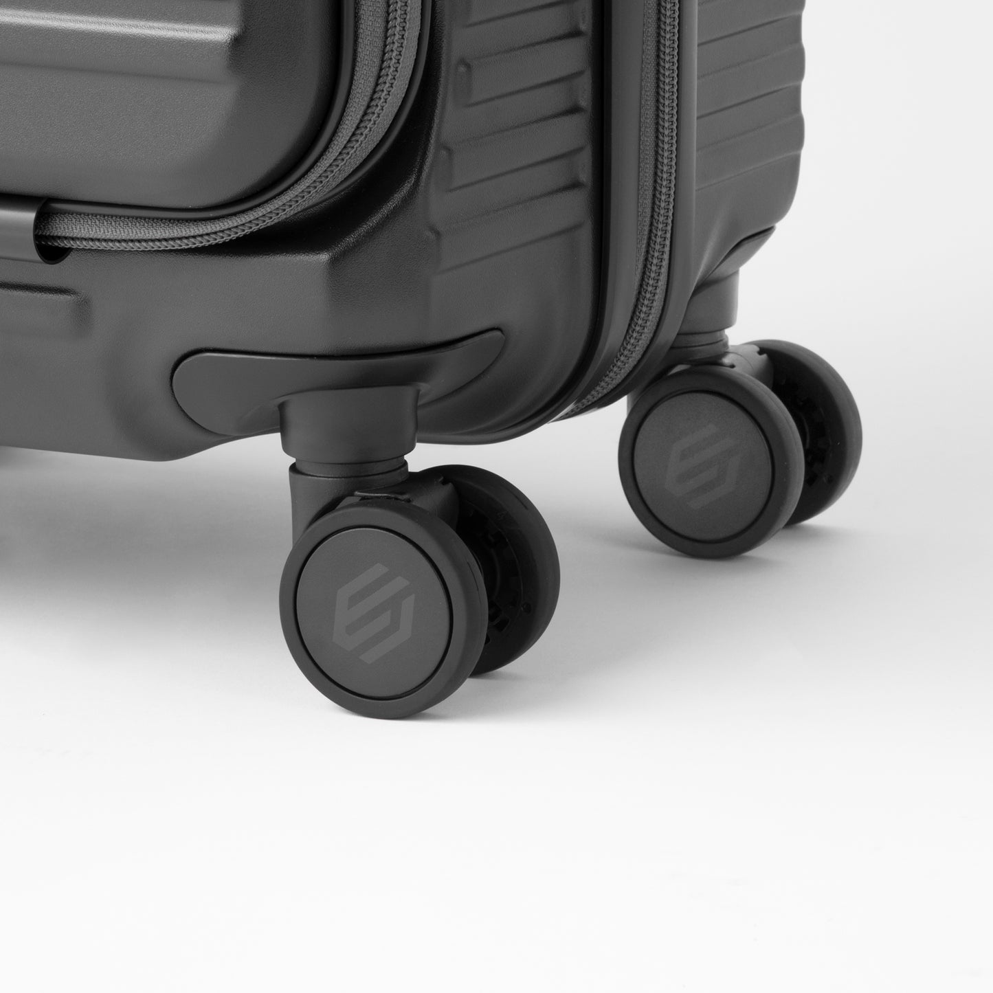 CRUZBOX | Carry-On Suitcase 33L | 05801