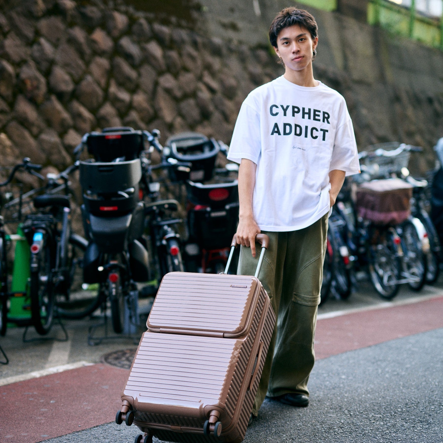 インクルードX 切り込みあり開封済BOX1箱＋9パック CRUZBOX GLINT | Check-in-M Suitcase 64L | 09143 – EDGELINK ONLINE